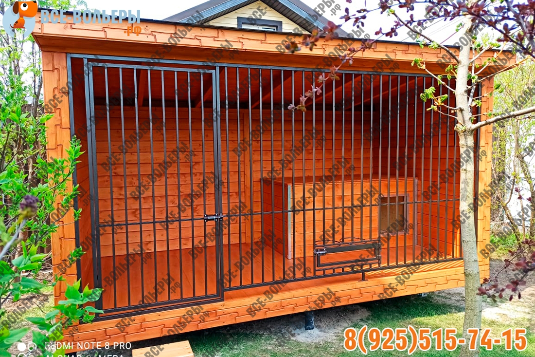 Собачий вольер на подиуме