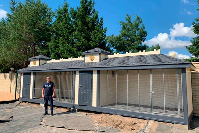 Монтаж вольера завершен